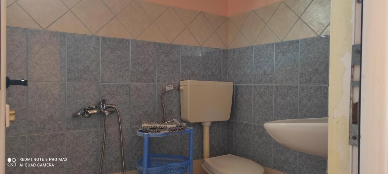 Amalias Room Himare Esterno foto